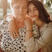 A Dor de Ser Mãe e Filha: Como Superar os Desafios